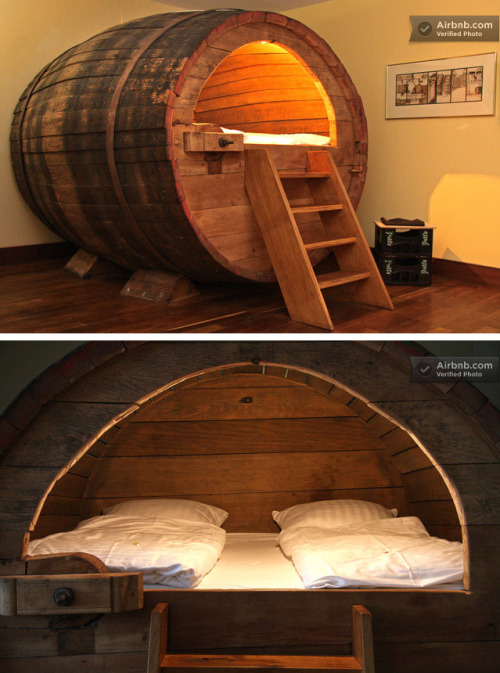 ponytail-andaprettysmile:  whatthecool:  Beer Barrel Room  THIS IS SO COOL. 