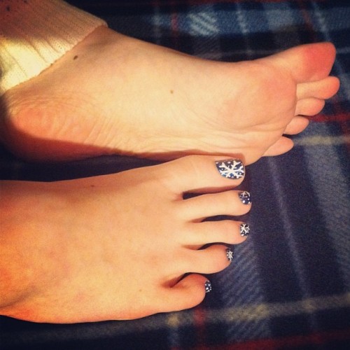 #snowflaketoes #barefoot #footfetish