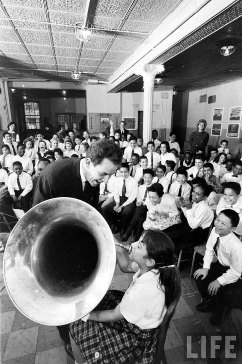 Music lecture and performance for public schools(Eliot Elisofon. 1961)