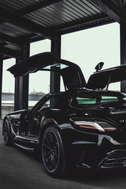 artoftheautomobile:  Mercedes-Benz SLS AMG Black Series via N-D Photography