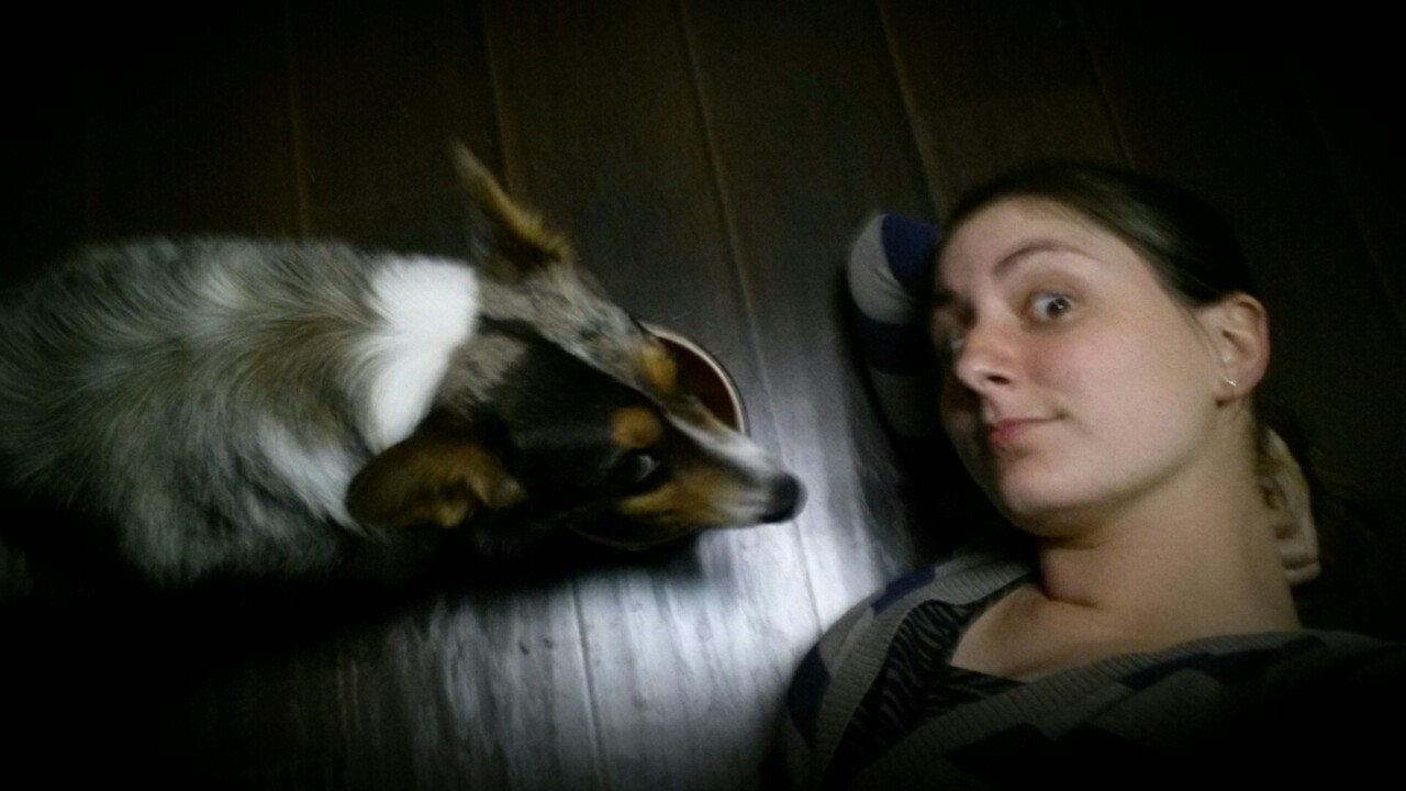 teslacardi:  Sometimes mom likes to hang out with me so i will eat my food. And then
