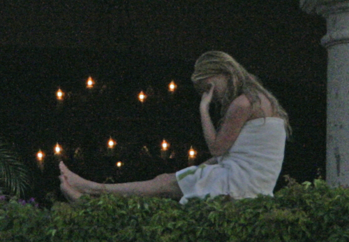 popculturediedin2009:John Mayer breaks up with Jessica Simpson on a hotel balcony in Cabo, May 2007