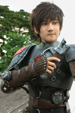 cosplayblog:  Hiccup from How To Train Your Dragon 2  Cosplayer: Liui Aquino [DA | TW | FB | WO]    Whoah. That&rsquo;s uh&hellip; damn well done!