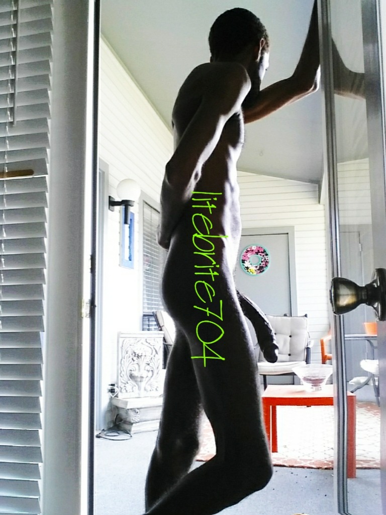 skinnyboibigdik:  Coming in from a run good afternoon freaks