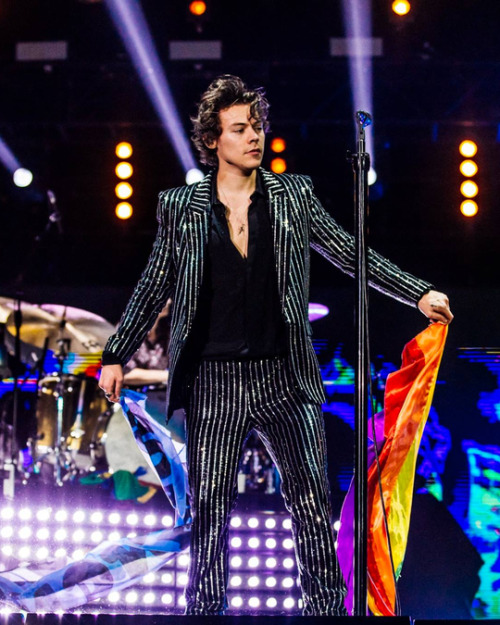 🌈, Live On Tour (by Hélène Pambrun)