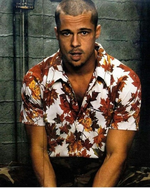 Everything Brad Pitt wore in the Fight Club looked effortlessly dope! Agree? #gentsbook https://www.