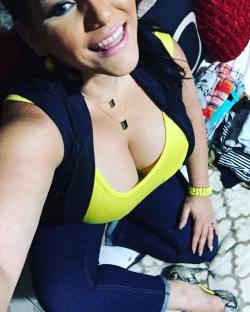 Out and about&hellip;.. #angelinacastro #angelinacastrolive #latina #boobs #legs #cubana #yellowoutfit #miaminights by laangelinacastro