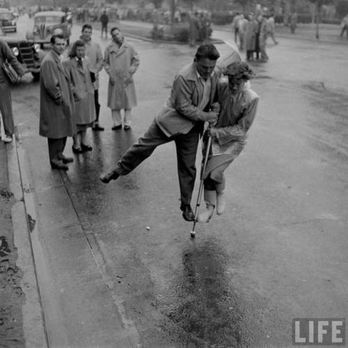 Two on a pogo stick(Loomis Dean. 1947)