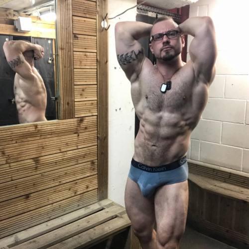 Porn ultra-masculine:  Marshall Arkley (@marshallarkley photos