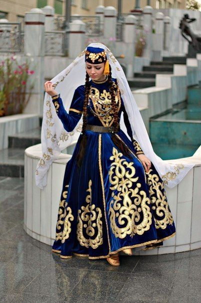 Kırım Tatar kızıCrimean Tatar girl in traditional costume
