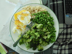 find-yourwayy:  eggs, broccoli, peas &