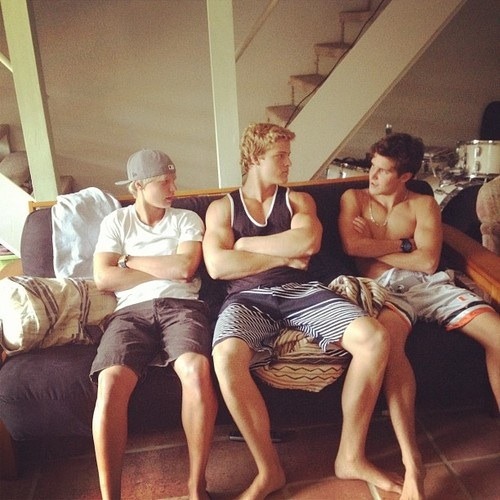 beautifulguysmakemehot:  Well…what do we do know? I’ve got an idea! 