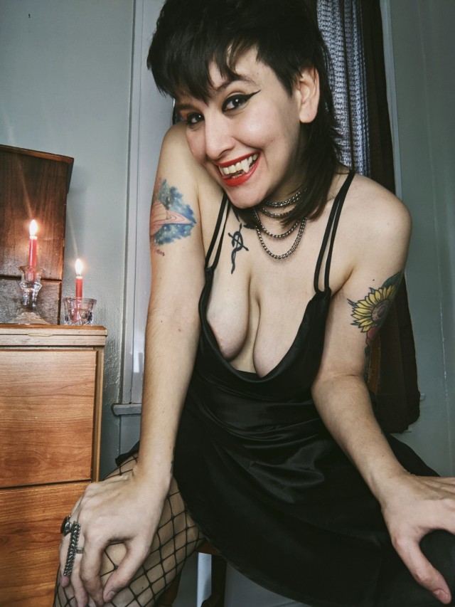 gabbigabriella:Your favorite non-binary vampire is back 🦇 💋would you let me take a bite?🕯️Onlyfans(ŭ.25 spooky sale!)/Manyvids(sale til Nov. 1st)/Twitter