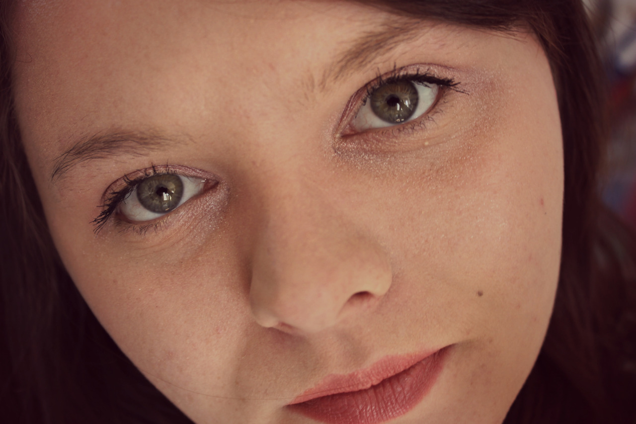 secretofasubmissive:  jollyrogers777:http://delizabethblack.tumblr.com/Lovely Eyes,