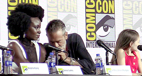 hughxjackman: Jeffrey Dean Morgan & Danai Gurira during The Walking Dead Comic-Con Panel (…this 