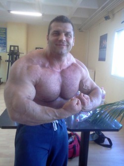 alphamusclehunks:  bearmuscleworship:  I want to cuddle with this guy  SEXY, LARGE and IN CHARGE. Alpha Muscle Hunks. http://alphamusclehunks.tumblr.com/archive 