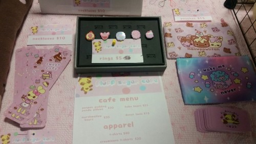 fluffsugarcafe:  I’m here at Anime Fan Fest so stop by the Fluff Sugar Cafe table! c: