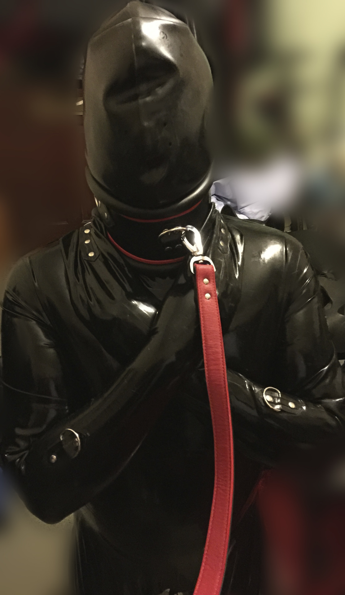 xrayeyesblue:  bdsm-femdom:  More pics… www.femdom-latex.com  Re-blogs and original