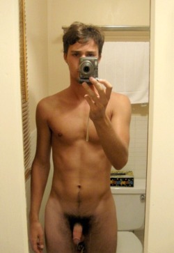 manlybush:  Hot bod. Nice bush.