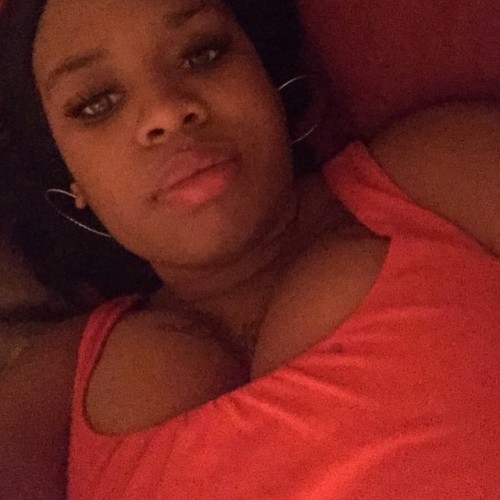 bigbuttsthickhipsnthighs:  What a cutie pie