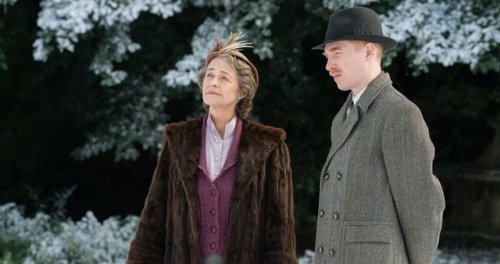 Domhnall Gleeson, Ruth Wilson, Charlotte Rampling and Will Poulter in ‘the Little Stranger’ (2018)