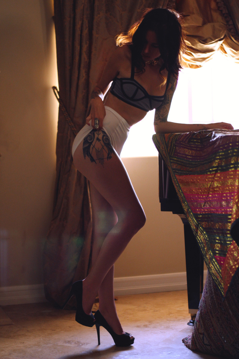 pussylequeer:  Neave Bozorgi 