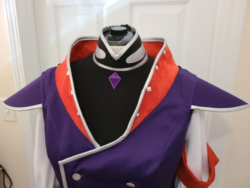 Leen (Grandia)I used a bunch of different textured fabrics for this project. The base jacket was a suiting material, whi