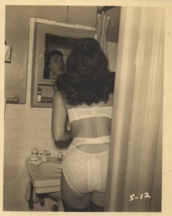 chumloadio:  Bettie Page 