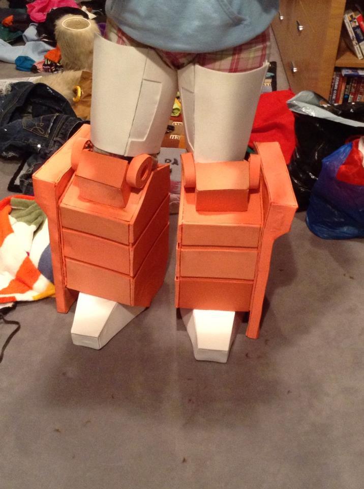 ceryskitty:  pellimus:  rungian:  Testing mobility/flexibility of the legs and showing