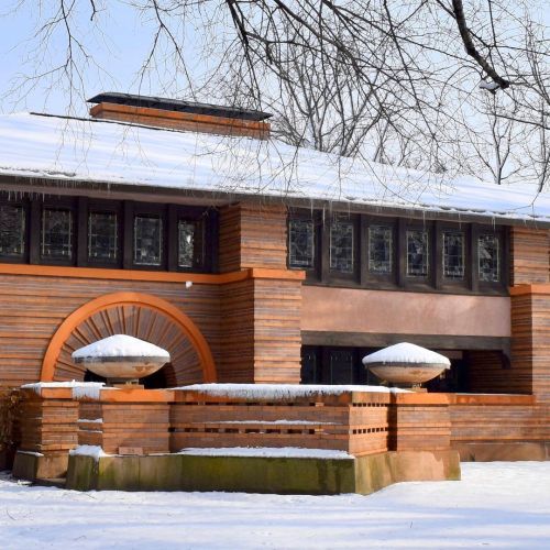 Snow capped. #franklloydwright #architecture ##architecturephotography #heurtleyhouse #oakparkil #pr