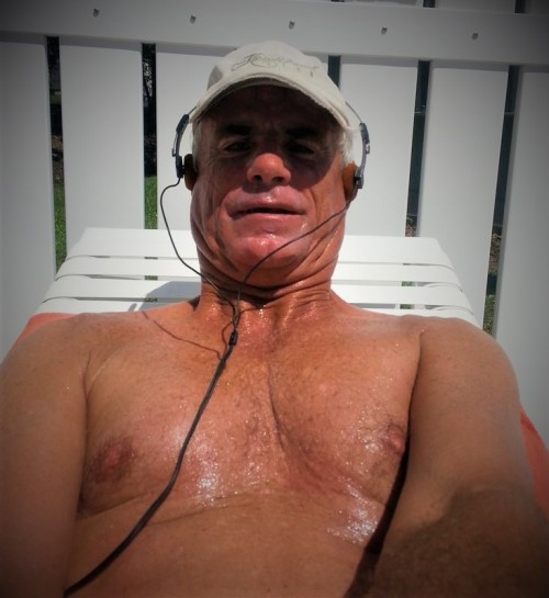 destin-friends:  Lick the Sweat off that Beautiful Chest Daddy….and then play “Hole in One”