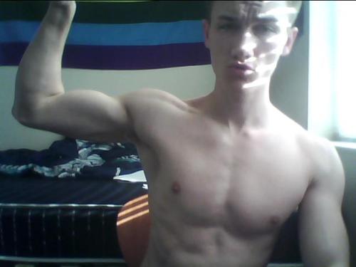 themoonatnight:  iamtemporarytoday:  official douche  do me