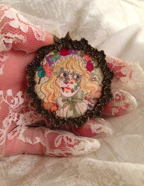 Drawing miniatures to go in the little frame on this broach! The colours on this one are a bit too b