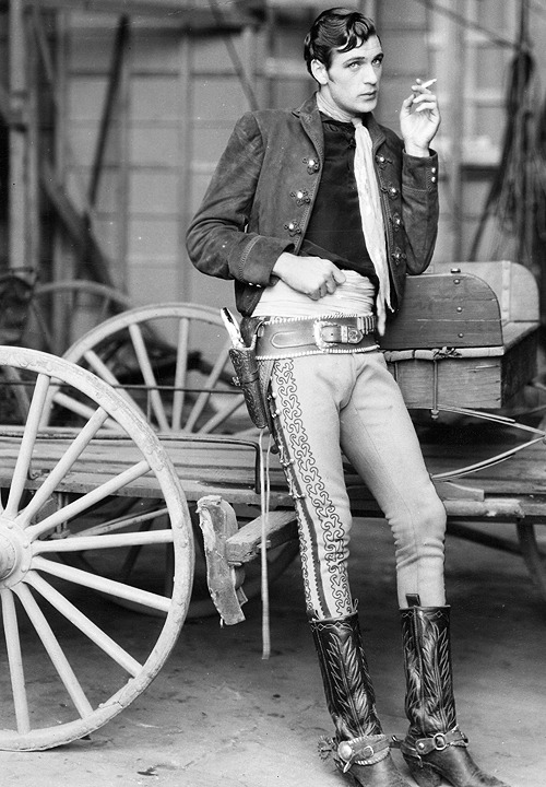 deforest:
““ Gary Cooper on the set of The Texan (1930)
” ”