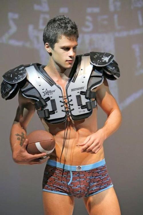 shirtlesshotboys:  sexy guy pics, hot guys, speedo boys, guys with abs,  Boys On