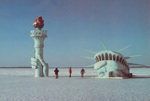 The Statue of Liberty of Lake Mendota The original statue made its debut in February 1979, fulfillin