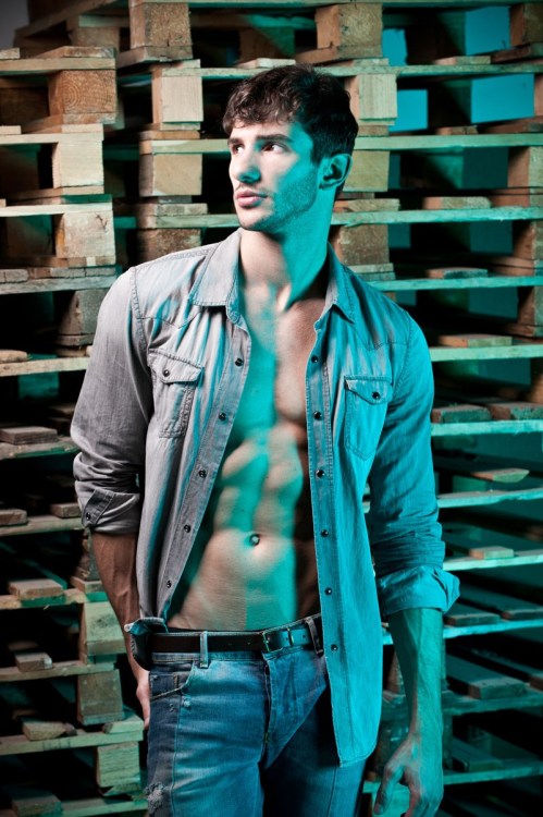rapideyesmovement: Artur Dainese by Roberto Chiovitti