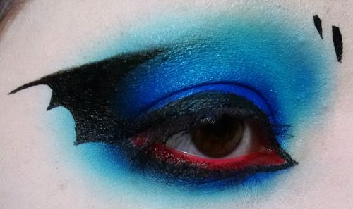 deathrock:  dracmakens:  My makeup for today. Really wanted to wear out one of the occ lip tars I got a sample of the other day and also recreate the lovely deathrock ‘s bat wing eyeliner and this is what I came up with. I used urban decay and lime