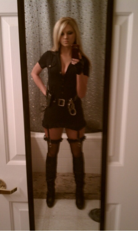 egacpl7879:  mymarinemindpart3:  mm this sexy girl right here… part 1  That’s one sexy girl for sure :) J&H