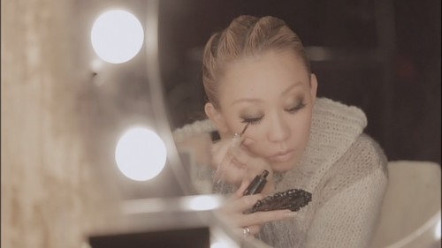 Koda Kumi doing her own makeup ♥