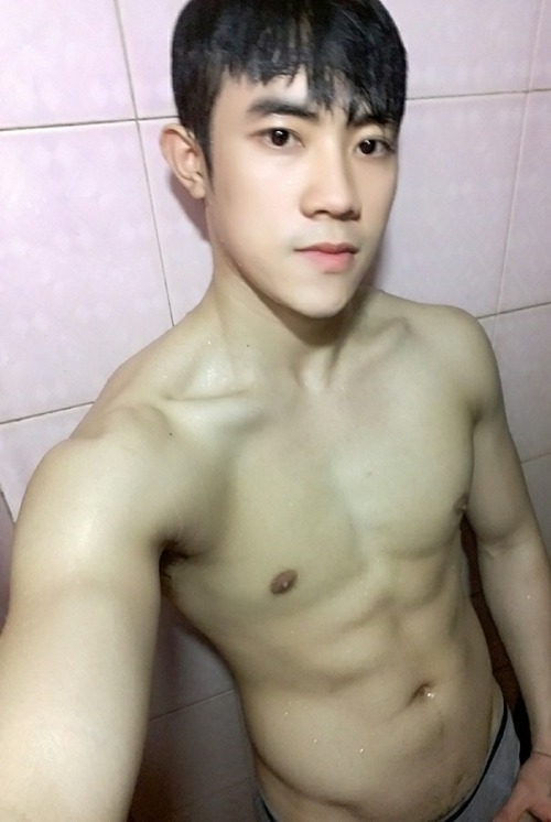 rebelziid:Handsome Asian Guy Exposed [ Nude shots ]漂亮的身材和鸡鸡