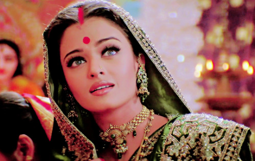 aashiqaanah:  Screencap meme: Princess Paro, what a Beauty