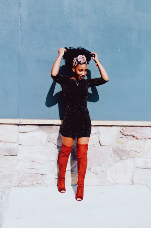 madredenutrias:blackfashion:Thigh highs and smiles. Xoxoyingyang.tumblr.comIg; hailblvckI want these