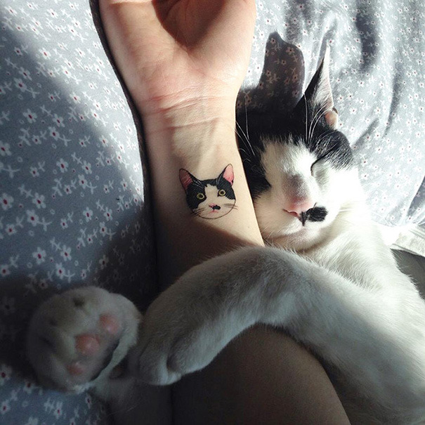 awesome-picz:  Minimalistic Cat Tattoos For Cat Lovers 