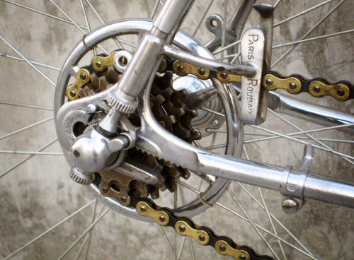 bikebicivelo: bikeridersnyc:  Campagnolo, Paris-Roubaix Shifter  It’s funny that this is the same id