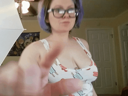 chellesilverstein:    clips4sale | Extralunchmoney| live shows   