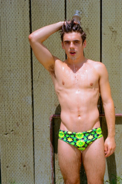 amazingmalenudity:  Chris Mears Photos by apex35mm