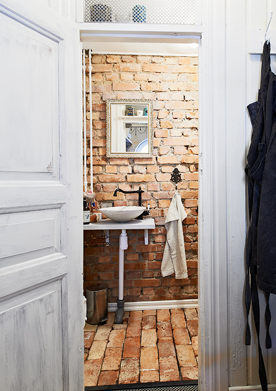 myidealhome:  bathroom with raw exposed bricks (via stadshem)   