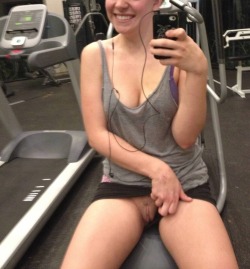 sandinmycrack:  I think this is SO freaking cool to do in the gym. I never had the guts tbh. Imagine if the guys there knew this was happening :) Please support the cutest tumblr blogging girl (me!): Live Camgirls  