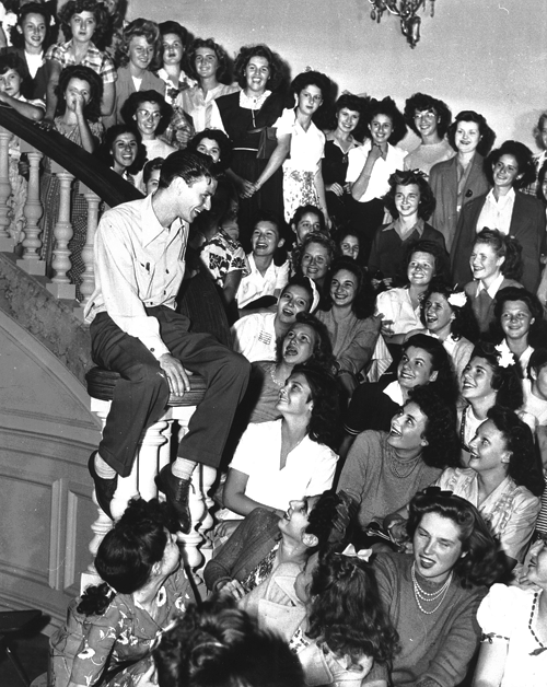 francisalbertsinatra: Frank Sinatra surrounded by fans, c. 1943